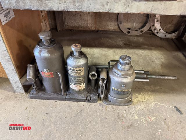 Lot 1-18533 - Lot of (3) assorted hydraulic bottle jacks, 1 is approx. 10-ton, 1 is 12-ton, and 1 is 20-ton.