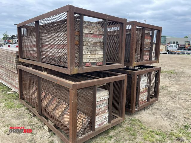 Lot 1-19714 - Large lot of steel concrete forms, includes (20) 14" x 8', (17) 18" x 8', (9) 4" x 8', includes cage...
