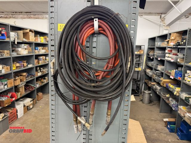 Lot 1-6423 - Lot of assorted hydraulic hoses with quick connect ends.