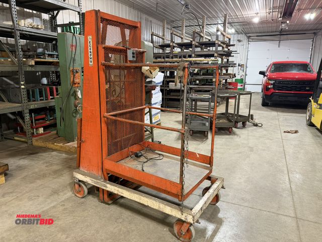 Lot 1-15070 - 0 (1) Economy Engineering, model SA-B-1, portable 12V, electric man lift unit, chain driven, push bu...