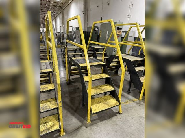 Lot 1-5471 - (1) approx. 6' long, 2-sided, 4-step platform with platform at 37" tall, approx. 25" deep with 36.5"...