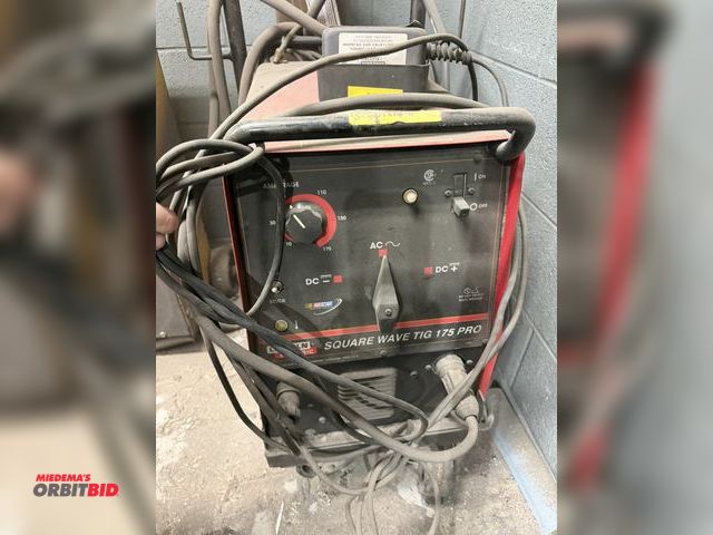 Lot 1-17103 - (1) Lincoln Electric squarewave TIG 175 Pro TIG welder, foot pedal control, 3 phase, does not includ...