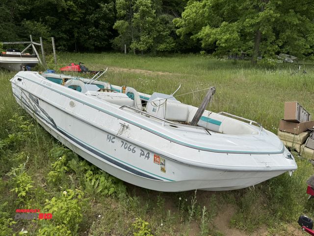 Lot 1-6659 - (1) Four Winns deck boat, approx. 18, outdrive, Hull ID #4WNMJ012H09, severe water damage, no traile...