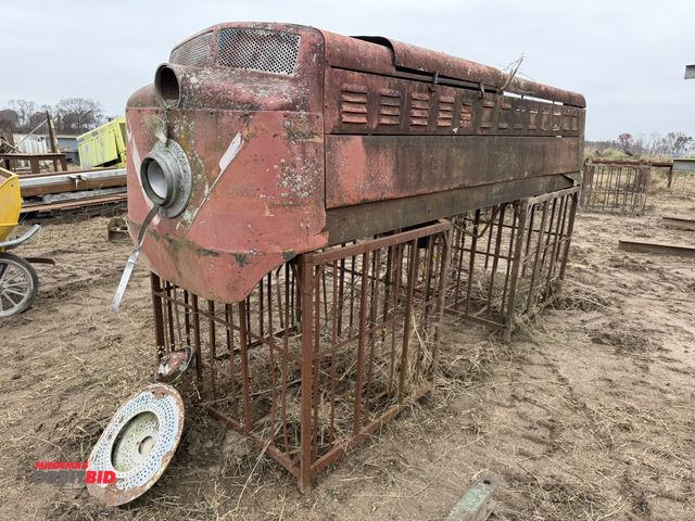 Lot 1-3002 - (1) vintage Century Flyer ride on train engine, for parts, repair, or restoration only, includes (2)...
