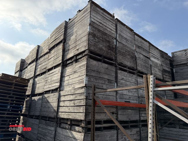 Lot 1-102609 - (100) Wooden apple crates, 48" x 40"