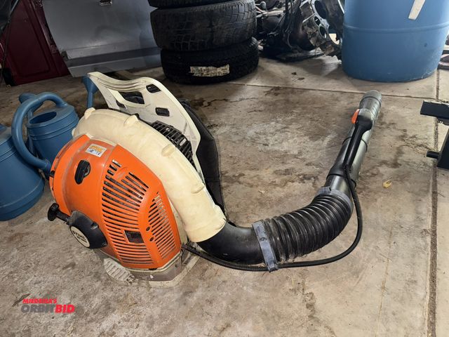 Lot 1-623 - (1) Stihl BR550 gas powered backpack blower, engine pulls through and has compression.