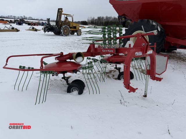 Lot 1-11731 - (1) 2021 Enorossi Farm King 2-head rotary rake, 3 point hitch hookup, S/N N17676R01-18, unit is new.