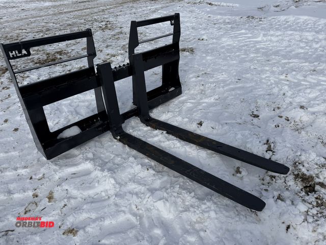 Lot 1-11526 - (1) new set of Horst pallet forks, skid steer mount, model HD20B0500, S/N 26LA50512, 2000 lb. capaci...