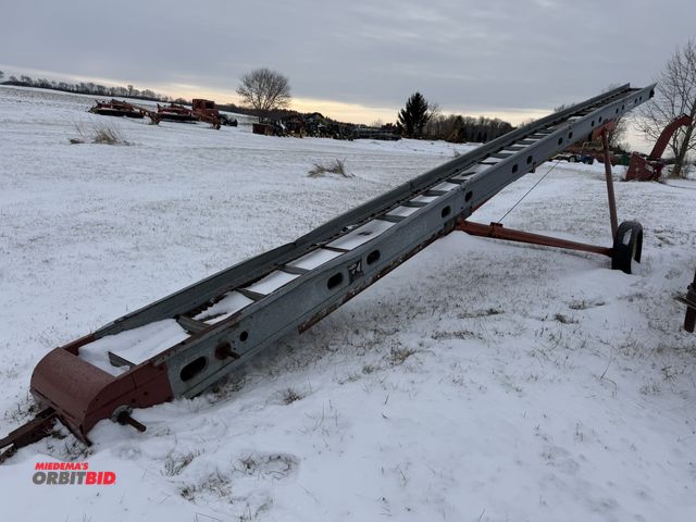 Lot 1-11511 - (1) New Idea 40' hay elevator, model 177, S/N 42488, PTO shaft driven, for parts or repair only, win...