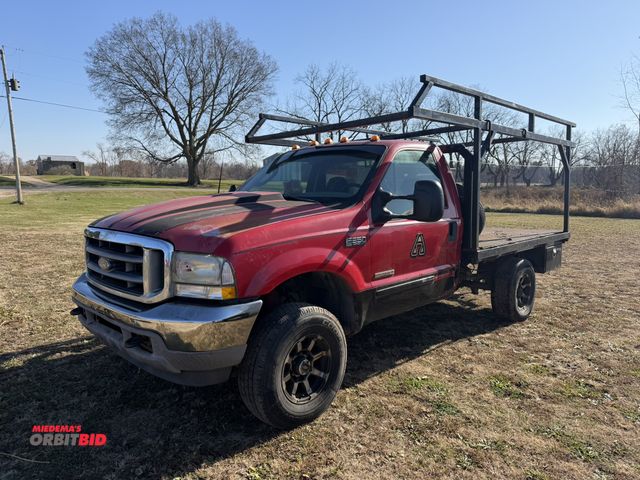 Lot 1-2964 - 2003 Ford F350 Super Duty Flatbed Truck 4-WD pickup truck, AM/FM radio, power windows and locks, aut...