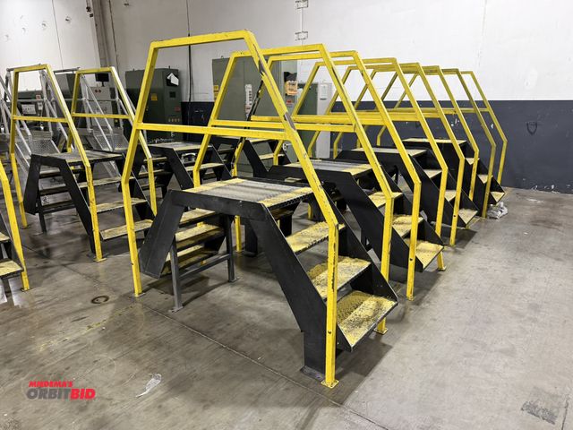Lot 1-5470 - (1) approx. 6' long, 2-sided, 4-step platform with platform at 37" tall, approx. 25" deep with 36.5"...