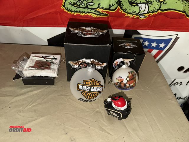 Lot 1-8263 - Lot of assorted Harley Davidson collectible ornaments, includes (1) pewter scroll dated 2015, (1) 20...