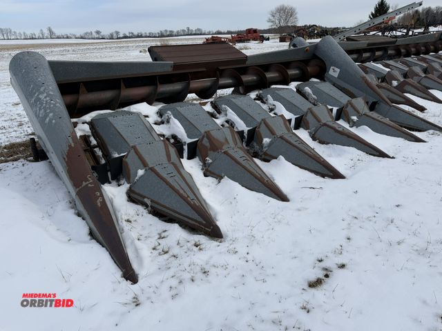 Lot 1-11791 - (1) Deutz-Allis 6-row corn head, 30" row spacing, S/N 063017829A8888, may be for parts or repair, wi...