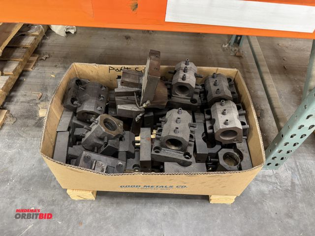 Lot 1-19493 - Large lot of assorted tool holders.