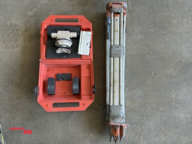 Lot 1-14144 - (1) David White auto level AL6-18 Realist with case, S/N 003924, with adjustable height aluminum tri...