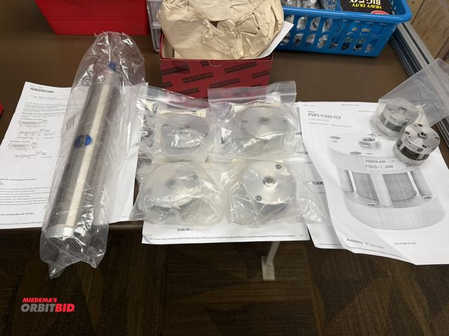 Lot 1-15514 - Lot of (2) Fabco-Air cylinders, PSR3-0.750-TCF, (4) Progressive cylinders, Type CYL-162-5, and (1) B...