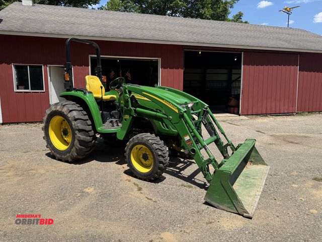Lot 1-3200 - John Deere 4320 Tractor with John Deere 400X Loader, 3PT, PTO, 4WD, E-hydro trans, 17.5L24 rear tire...
