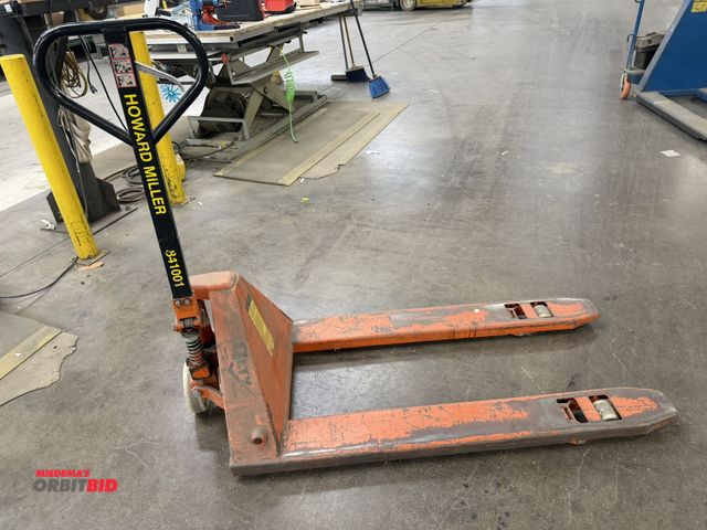 Lot 1-17345 - (1) QLTY, model 185593, approx. 3000 lb. capacity hydraulic pallet jack, in working condition.