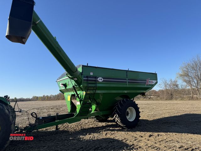 Lot 1-18118 - (1) 2022 J &amp; M X1122 grain cart with 22' auger, Xtra side width, roll tarp with auger camera, 35...