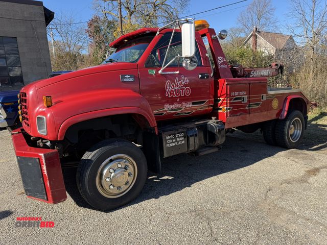 Lot 1-1304 - 1999 Chevrolet C6500 Tow Truck Caterpillar, model 3126, 156.5 HP diesel engine, 6-speed manual trans...
