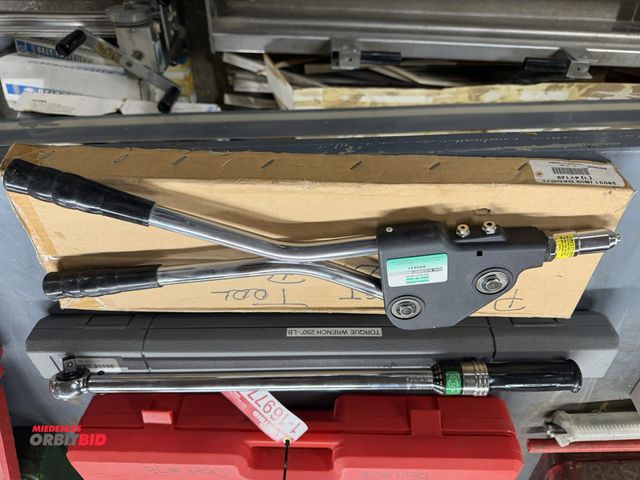 Lot 1-16978 - (1) S &amp; K 74251, 1/2" torque wrench, and (1) Marson Big Daddy riveter, #39031.