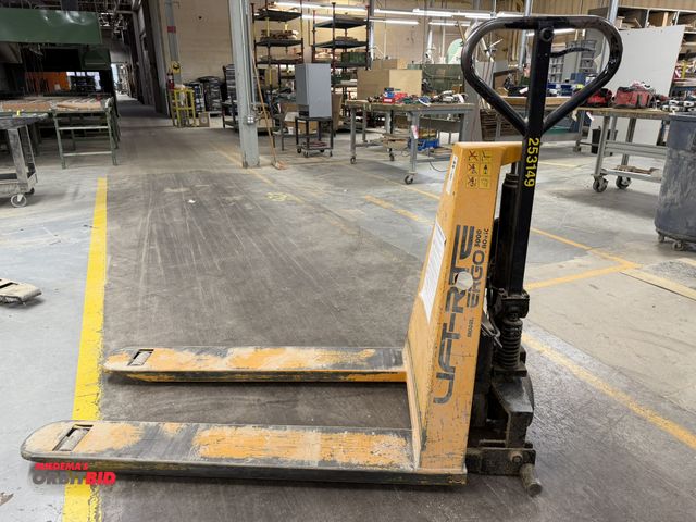 Lot 1-16253 - (1) Lift-Rite, model ERGO3000, 12V, 3000 lb. capacity electric pallet jack, in working condition, wi...