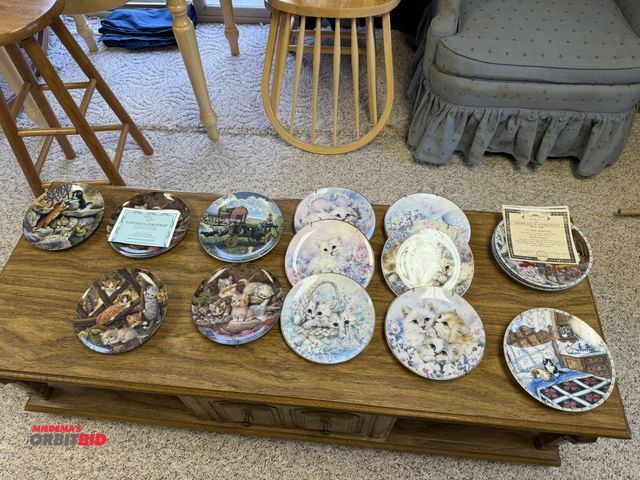 Lot 1-19216 - Large lot of assorted collector plates, includes Kayomi, and Knowles.