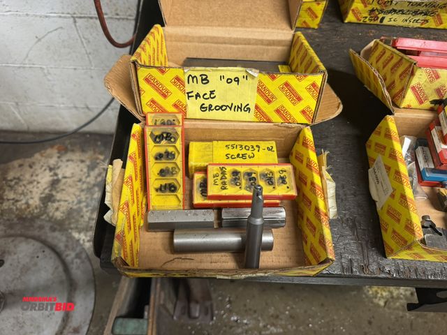 Lot 1-6371 - Lot of assorted indexable MB grooving tools, .600" mini bore with inserts.