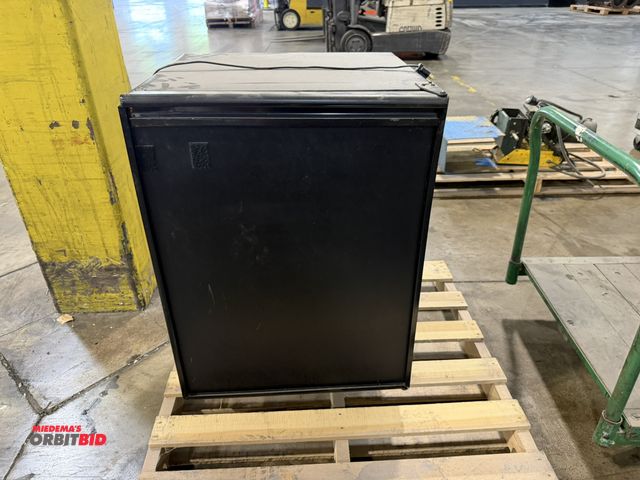 Lot 1-5621 - (1) U-Line, model 75R, mini refrigerator, S/N 75R216847, 24" width x 34" height x 23" depth, working...