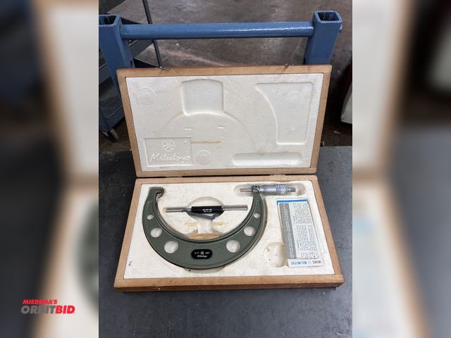 Lot 1-3596 - 6-7" Mitutoyo Micrometers &amp; Case
