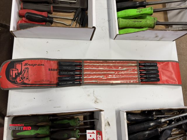 Lot 1-18431 - (1) set of Snap-On mini-screwdrivers with vinyl carrying case.