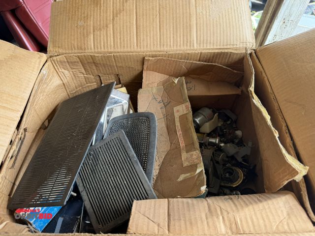 Lot 1-8584 - Lot of assorted vintage GM car parts.