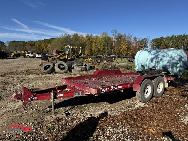 Lot 1-15811 - 1986 Beta Manufacturing Tandem Axle Equipment Trailer, GVWR 13,160, GAWR 53,020 for each axle, tilt ...