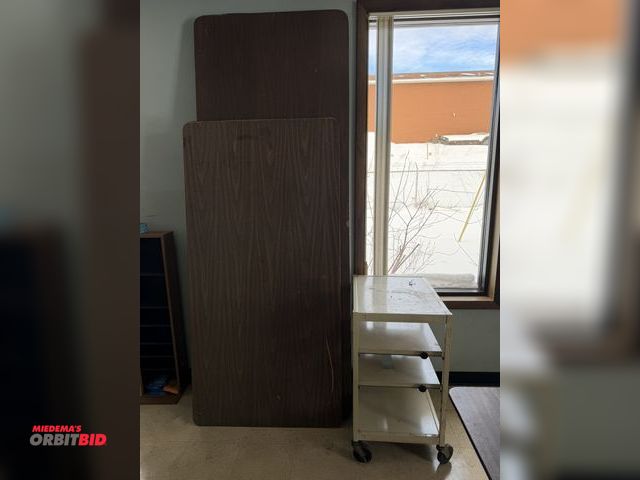 Lot 1-11350 - (2) 8' and (1) 6' folding table and (1) 24" width x 33" height x 18" depth 4-tier audio/video cart