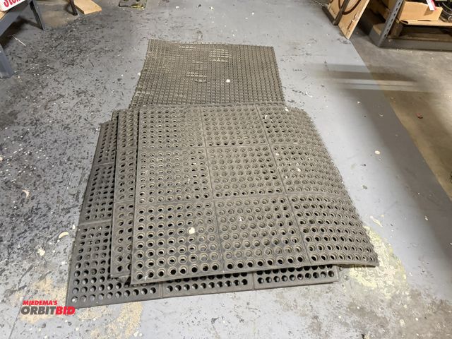 Lot 1-18651 - Lot of (7) anti fatigue mats, 6 @ 36" x 36", and 1 @ approx. 72" x 35".