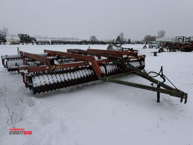 Lot 1-10425 - (1) Brillion Cultipacker, model ML-1801, S/N 157813, 15' wide tandem axle tires, S-tine cultivator t...