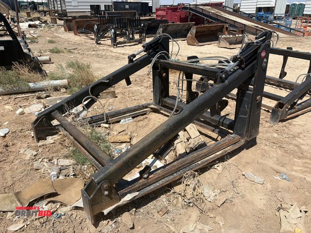 Lot 1-18308 - (1) Arrow universal forklift / telehandler fork attachment, model 61722-6-72-144PG, 72" long forks, ...