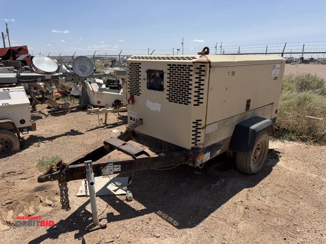 Lot 1-18244 - 2012 Doosan XP375 towable air compressor, 4 cylinder diesel engine 375-CFM mounted on single axle ch...
