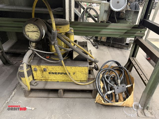 Lot 1-1839 - (1) Enerpac, model PER3405B, hydraulic unit, working condition unknown, no other info available, inc...