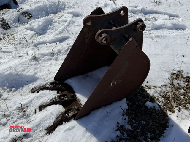 Lot 1-11571 - (1) 3-tine excavator bucket, approx. 11.5" wide, inside to inside of bracket is 4".
