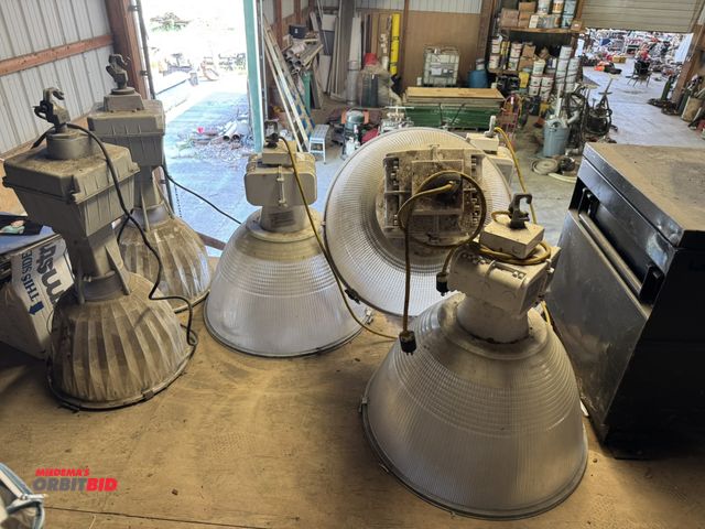 Lot 1-14240 - Lot of (4) Luminaire 400 watt, M155 high bay lights, multi-tap, and (2) General Electric 400 watt me...