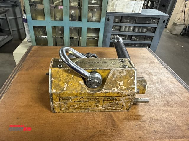 Lot 1-12389 - (1) model PML-3, 300 kg capacity magnetic lift unit with approx. 30" of chain with hook on the end.