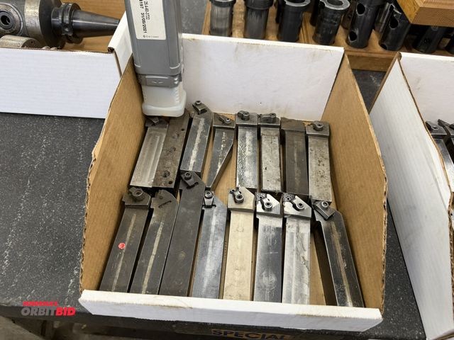 Lot 1-1722 - Lot of assorted indexable lathe tool holders with carbide inserts.