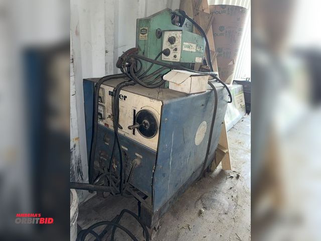 Lot 1-2982 - (1) Miller, model CP-250TS, constant potential DC welding machine, primary voltage is 208-230/460, 3...