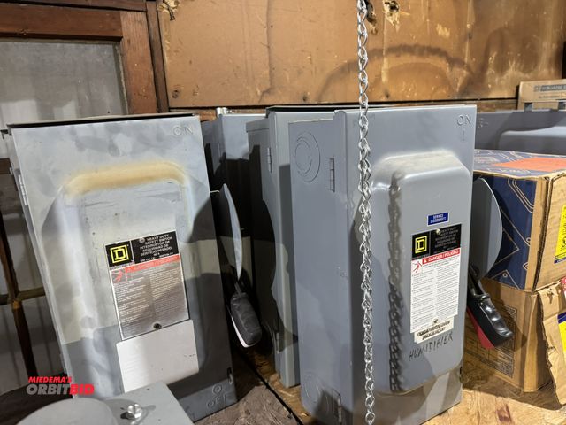 Lot 1-4384 - Lot of (5) Square-D heavy duty safety switches, 60 amp.