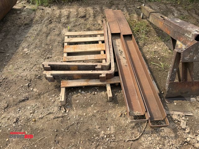 Lot 1-18313 - (1) set of forks, 42" x 4", and set of 87" x 6" fork extensions.