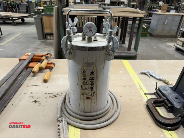 Lot 1-16436 - (1) Lamello, model LK-5, pneumatic glue pressure tank.