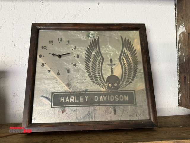 Lot 1-8195 - (1) 17" x 16" wood framed, Harley Davidson mirror clock.