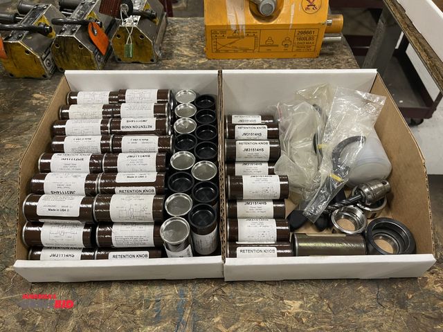 Lot 1-19401 - Large lot of new retention knobs, item #JM31114HS, thread head 45°, 2 boxes total.