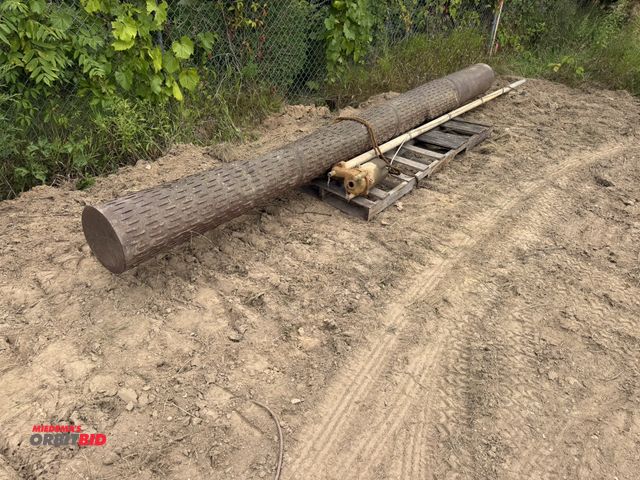 Lot 1-18351 - (1) custom screen roller, approx. 183" length x 12.5" diameter, includes submersible pump, 440V, sin...